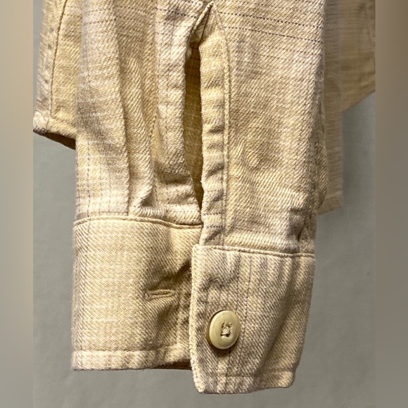 Patagonia Women’s Organic Cotton Button Down Shirt - Picture 3 of 4